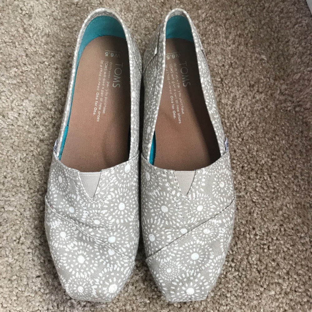 Toms Shoes